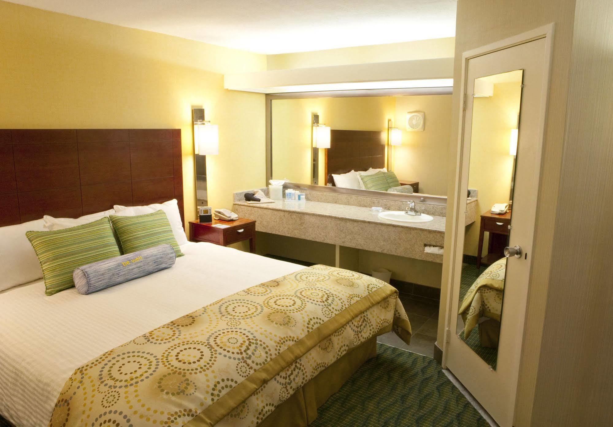Wyndham Garden San Diego Exterior photo
